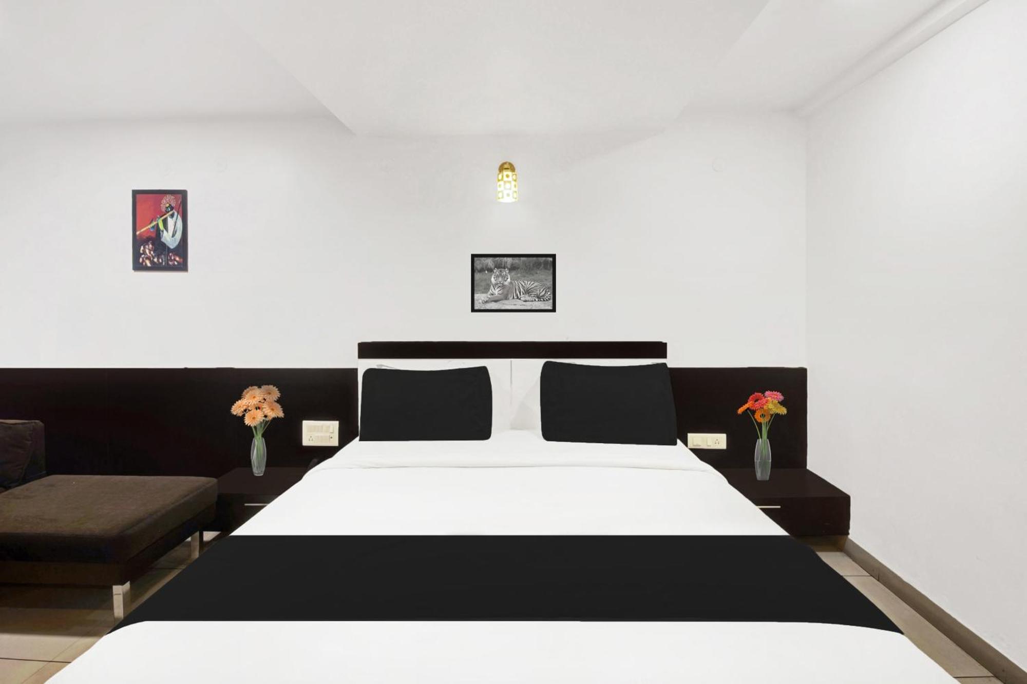 Townhouse City Center Near Mysore Palace Formerly Aavass Inn Exterior photo