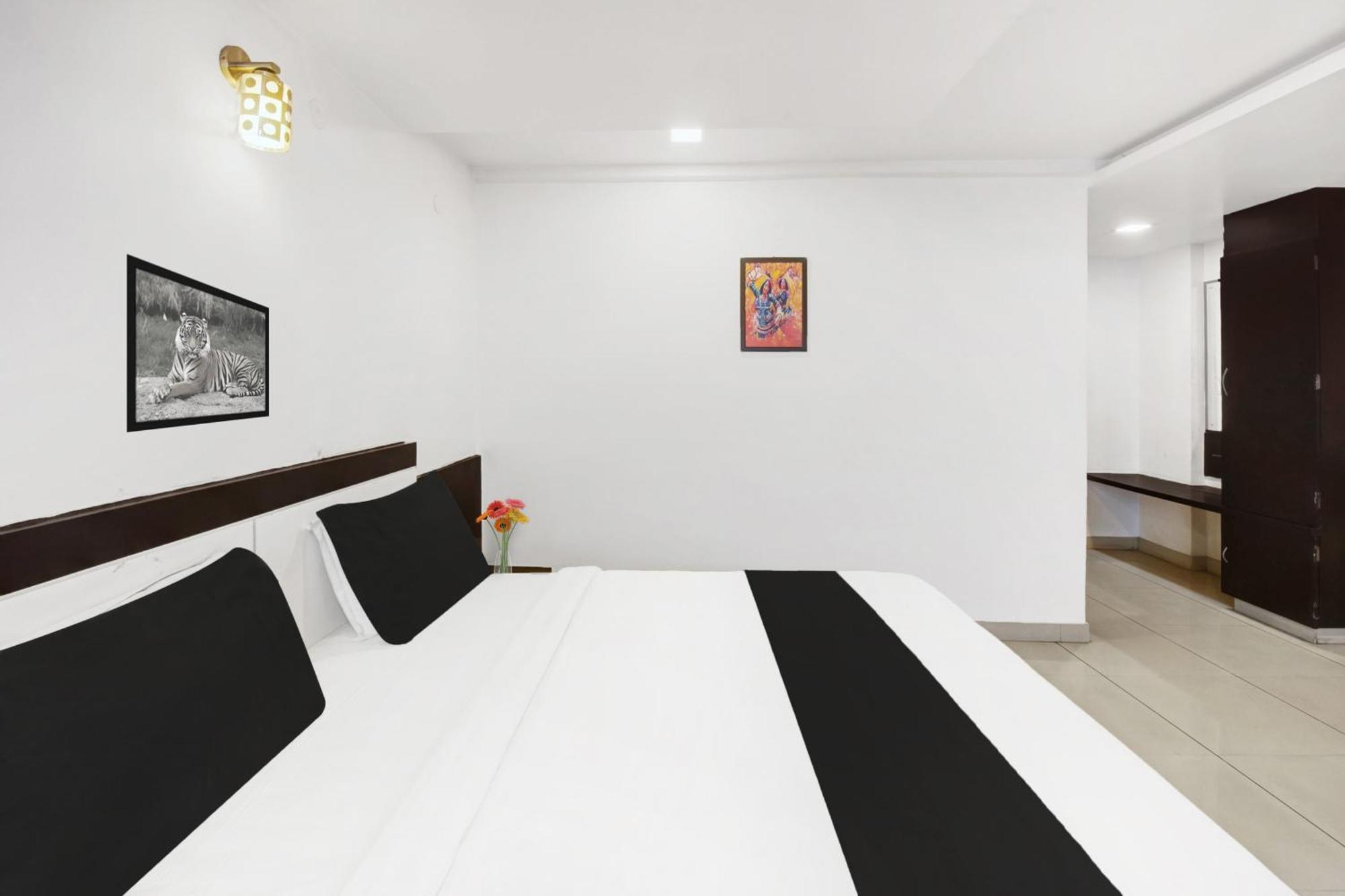 Townhouse City Center Near Mysore Palace Formerly Aavass Inn Exterior photo